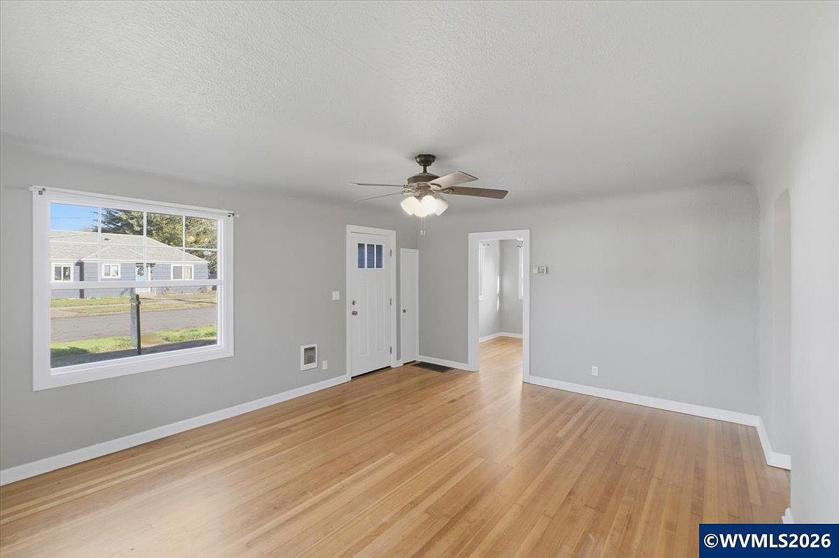 750 E Oak St Lebanon, OR 97355 - Thumbnail 4