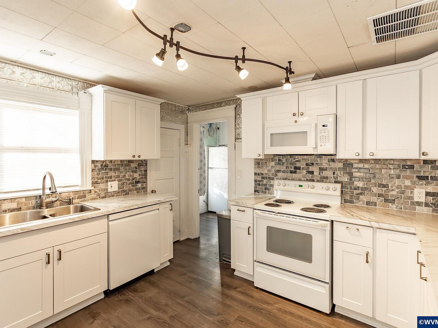 488 S 2nd St Lebanon, OR 97355 - Thumbnail 4