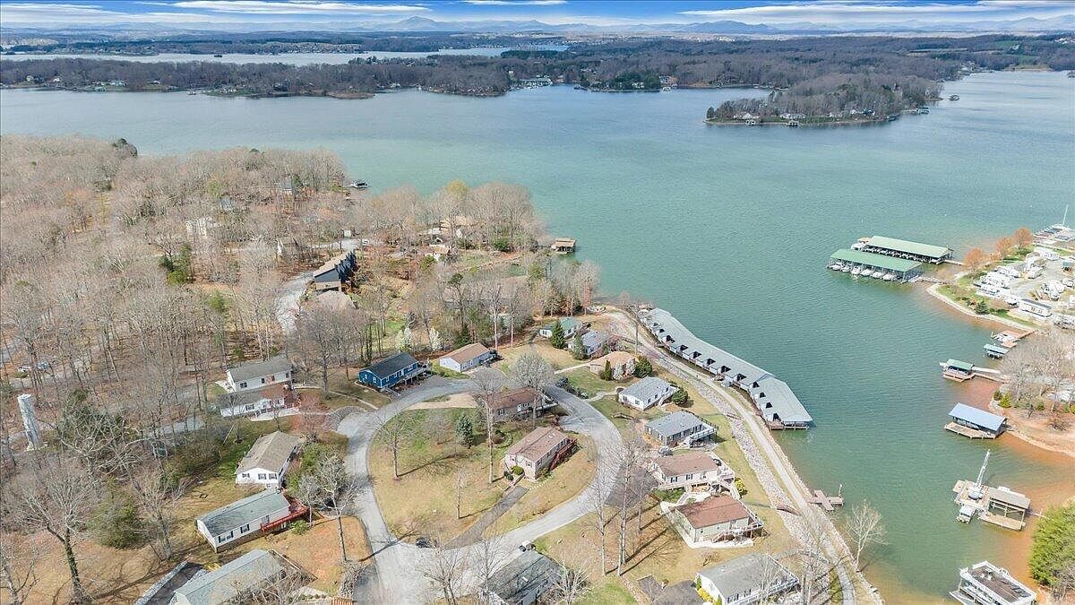 300 Mill Lake Rd Huddleston, VA 24104 - Thumbnail 4