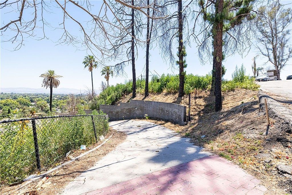 875 W Vista Dr San Bernardino, CA 92405 - Thumbnail 4