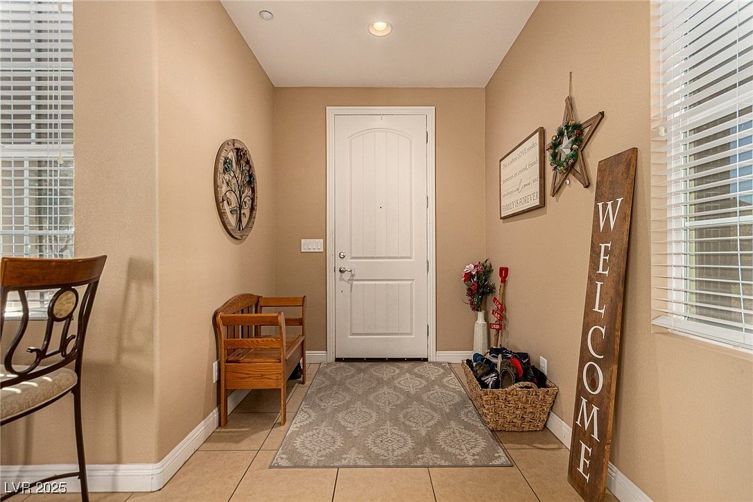 2012 Canvas Edge Dr Henderson, NV 89044 - Thumbnail 4