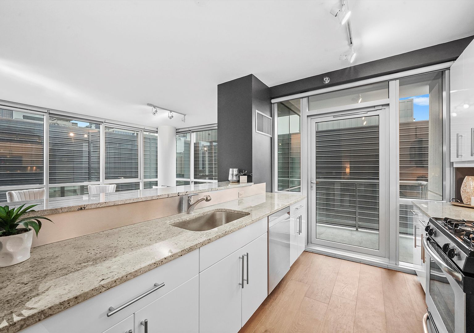 125 S Green St APT 806A Chicago, IL 60607 - Thumbnail 4