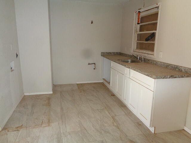 1706 E Dartmouth St Lubbock, TX 79403 - Thumbnail 4