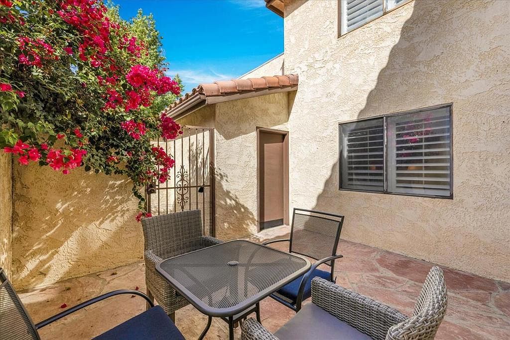 204 Lakecrest Ln Palm Desert, CA 92260 - Thumbnail 4