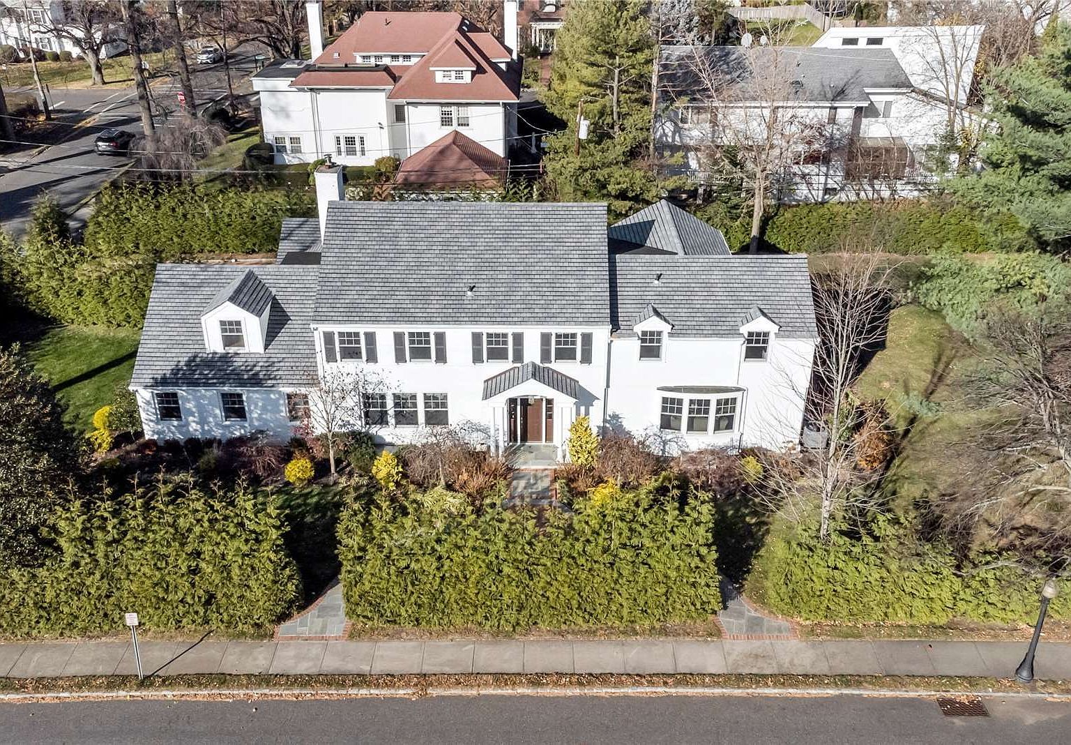 11 Nassau Dr Great Neck, NY 11021 - Thumbnail 4