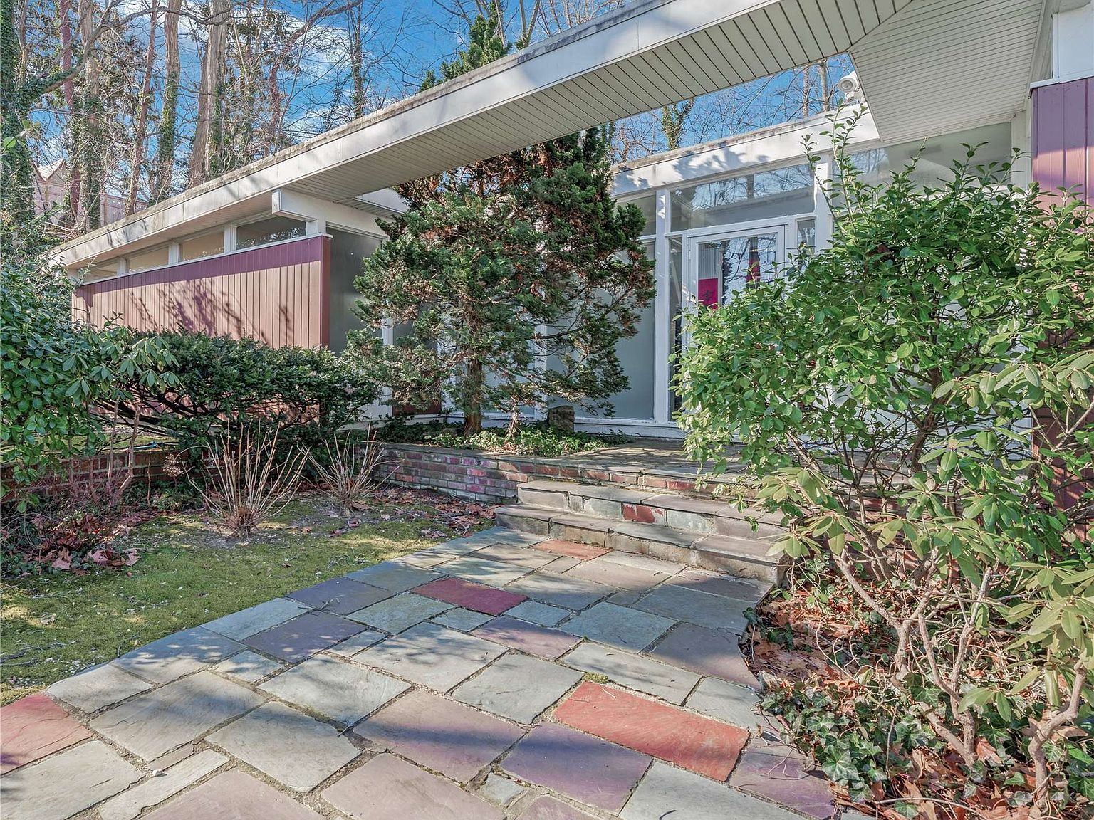 211 E Shore Rd Great Neck, NY 11023 - Thumbnail 4