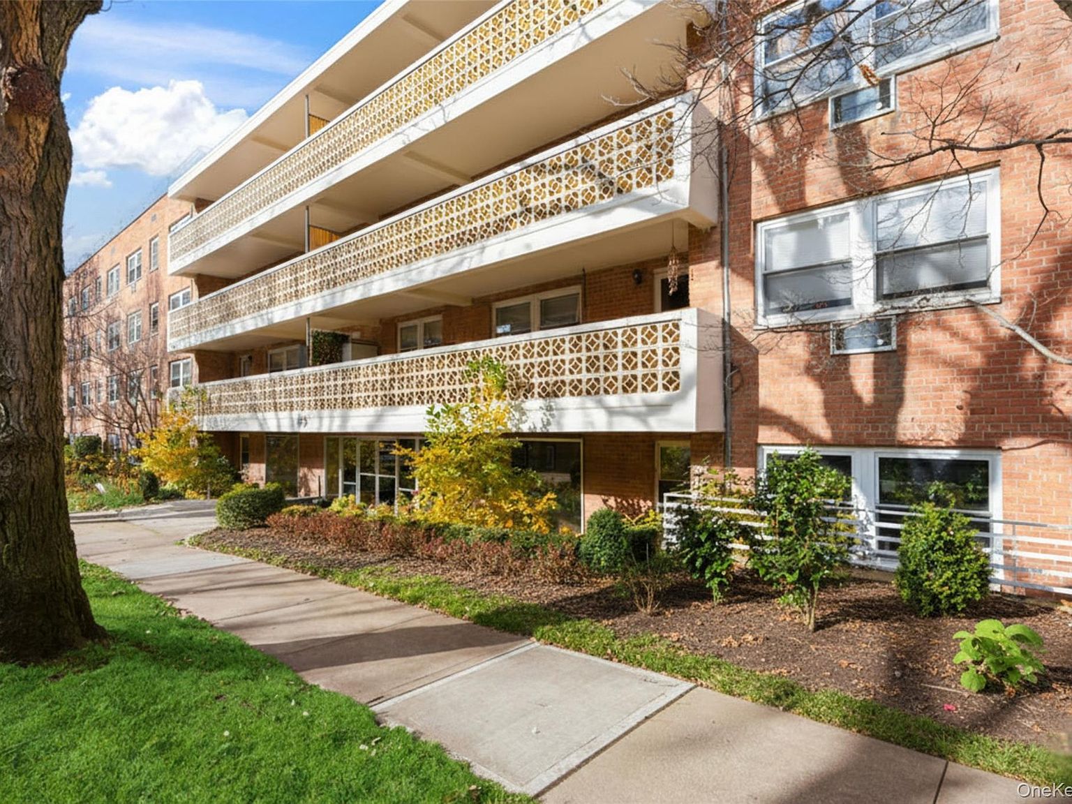 45 Hill Park Ave APT PR2 Great Neck, NY 11021 - Thumbnail 4