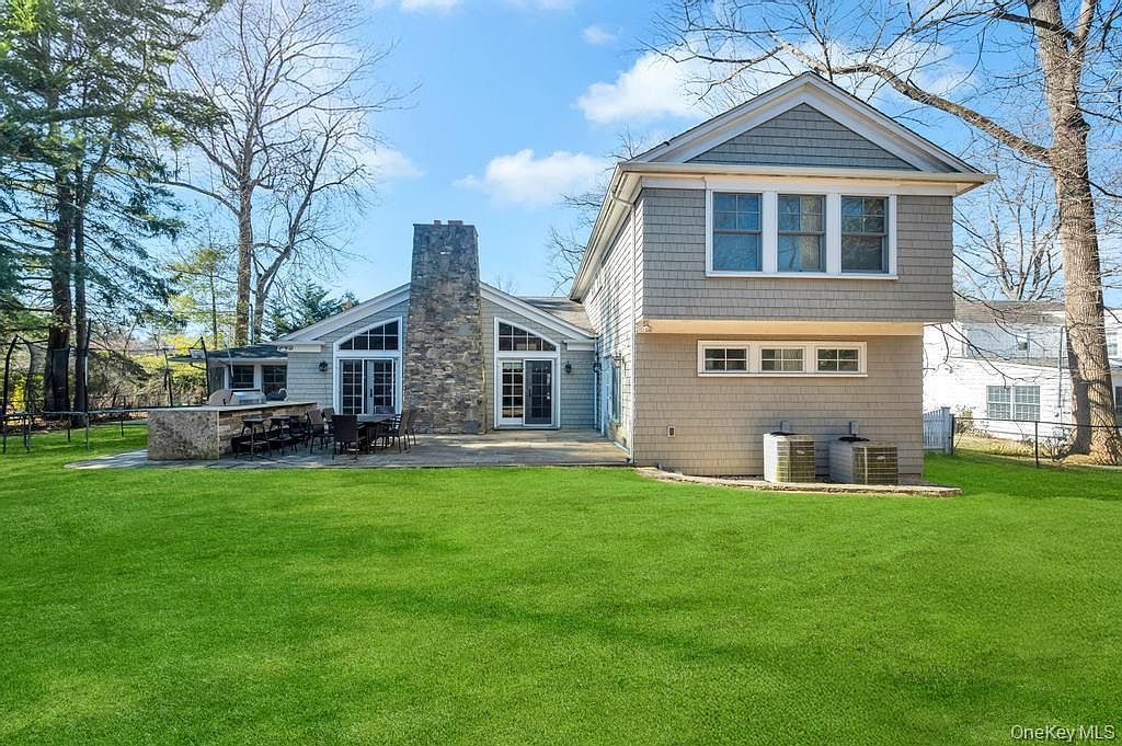 3 School House Ln Great Neck, NY 11020 - Thumbnail 4