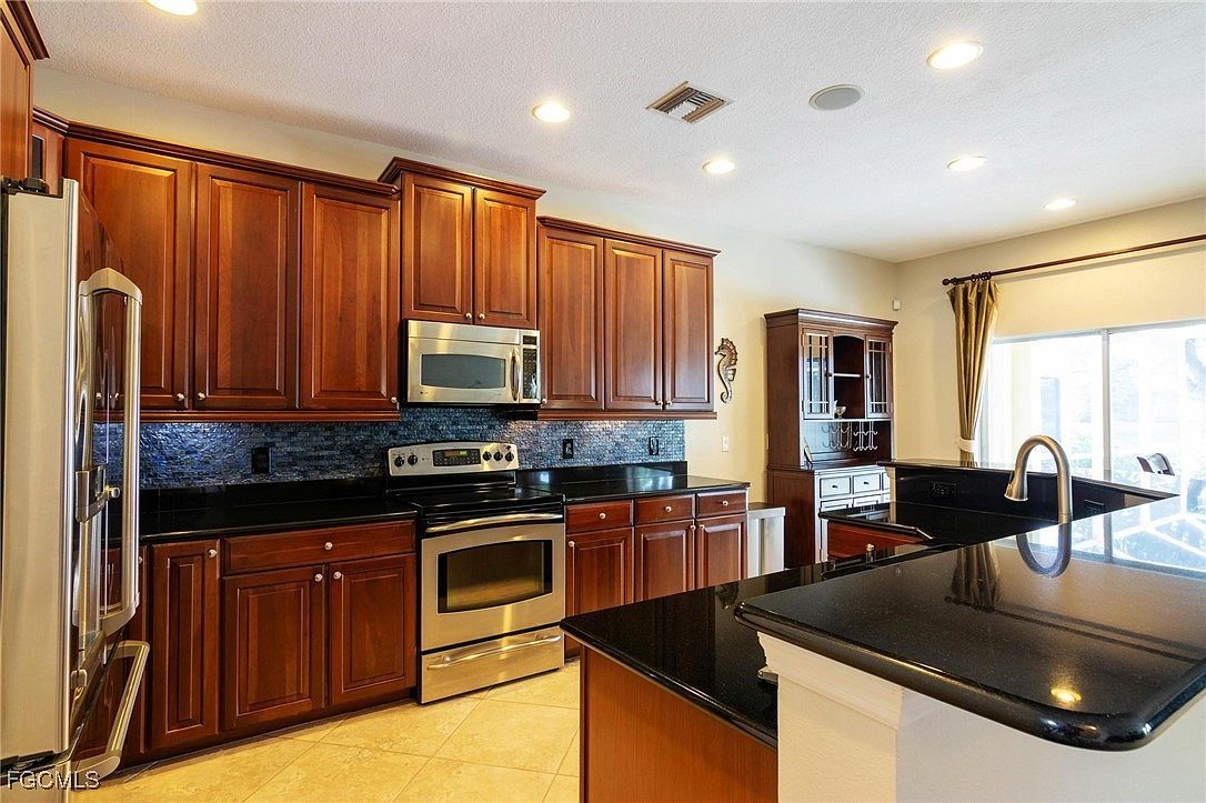 2550 Verdmont Ct Cape Coral, FL 33991 - Thumbnail 4