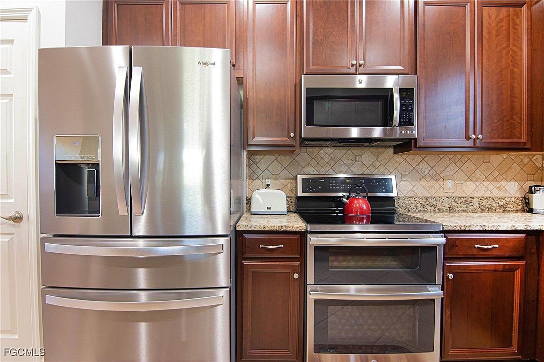 2637 Vareo Ct Cape Coral, FL 33991 - Thumbnail 4