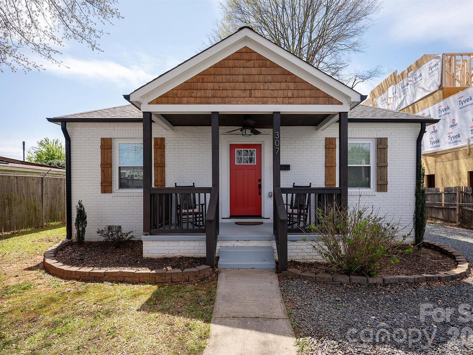 307 E Peterson Dr Charlotte, NC 28217 - Thumbnail 4