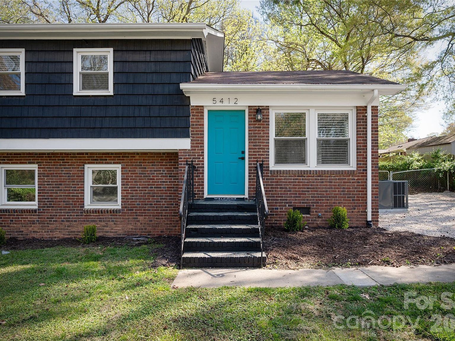 5412 Milhaven Ln Charlotte, NC 28269 - Thumbnail 4