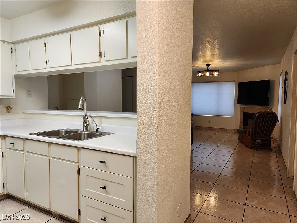 2016 Mesquite Ln APT 104 Laughlin, NV 89029 - Thumbnail 4