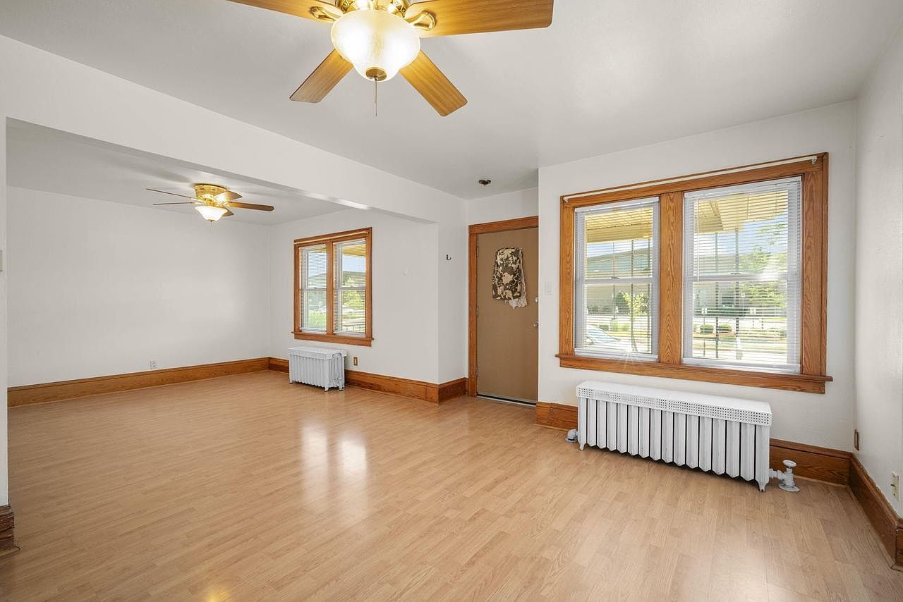 1745 S 68th St West Allis, WI 53214 - Thumbnail 4