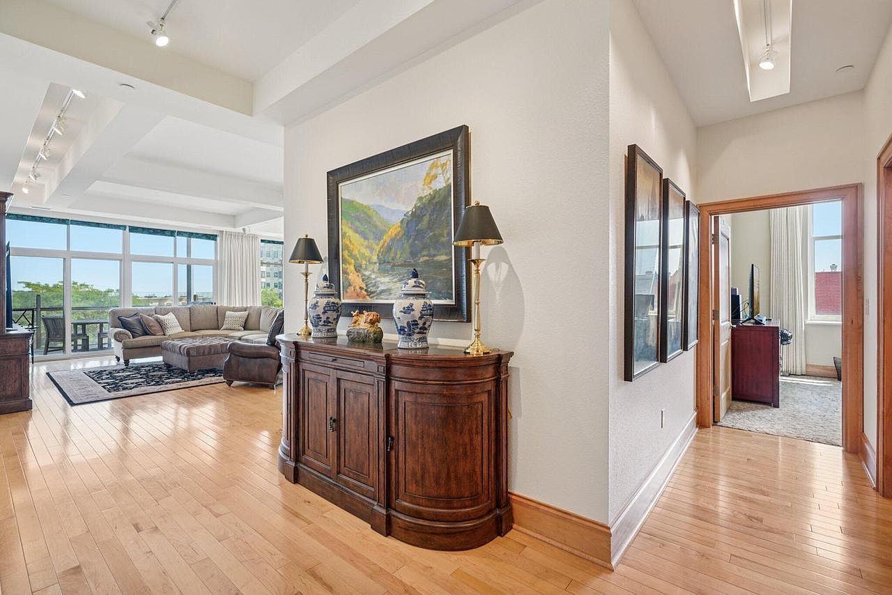 1313 N Franklin Pl APT 404 Milwaukee, WI 53202 - Thumbnail 4