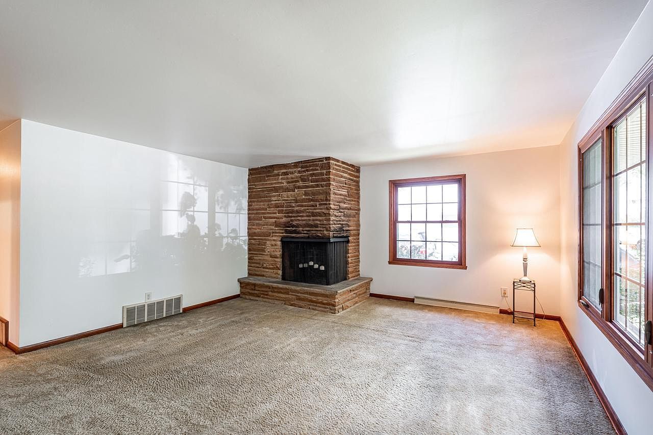 7769 N Delta Pl Milwaukee, WI 53223 - Thumbnail 4