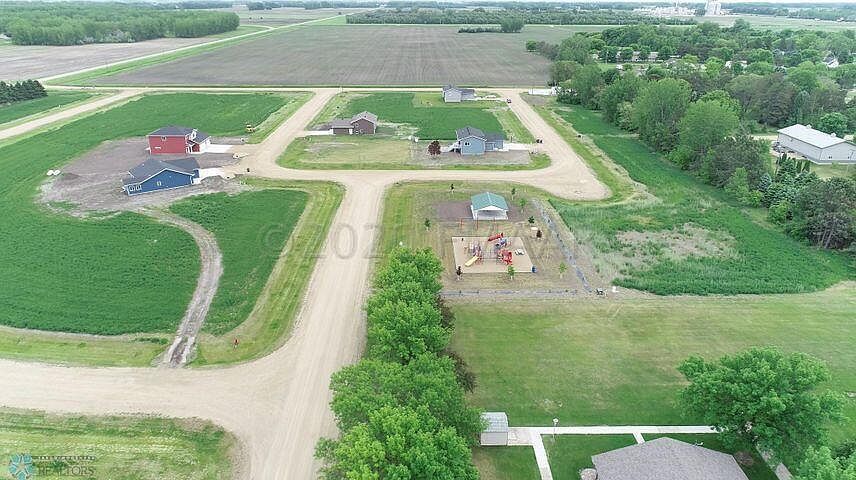 208 Pine Dr Hankinson, ND 58041 - Thumbnail 4