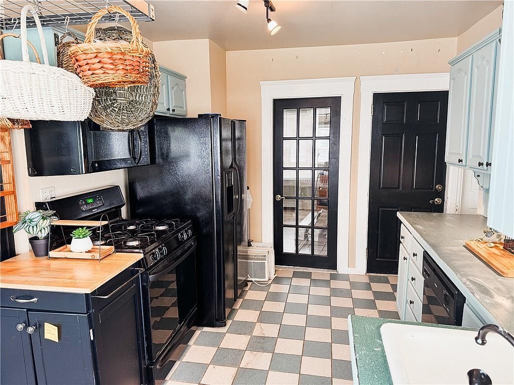 27 Matteson St Coventry, RI 02816 - Thumbnail 4