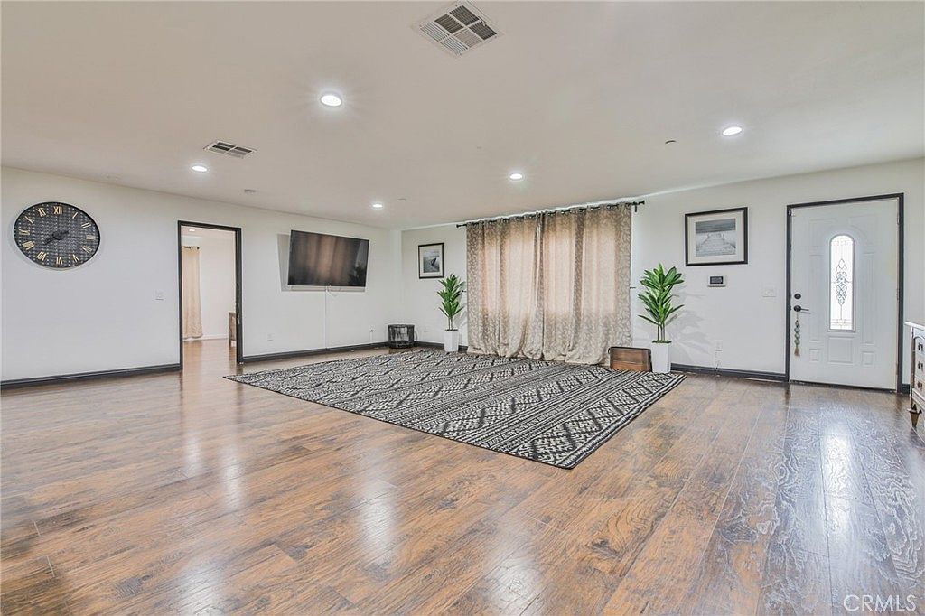 1019 W Arbutus St Compton, CA 90220 - Thumbnail 4