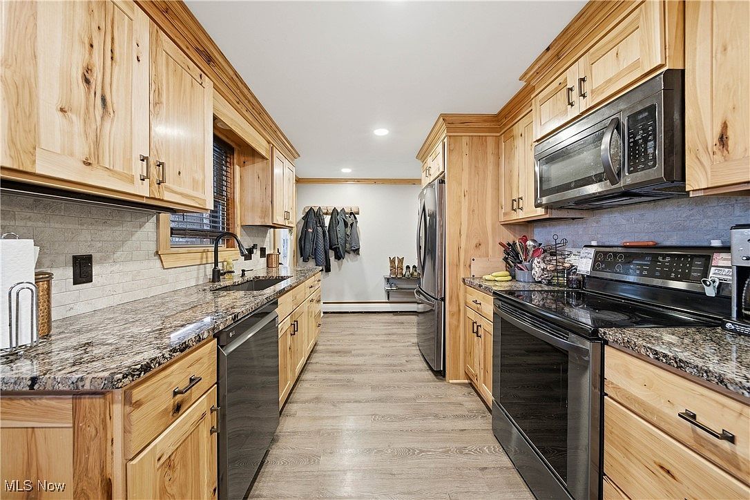 918 Bonsel St NE Navarre, OH 44662 - Thumbnail 4