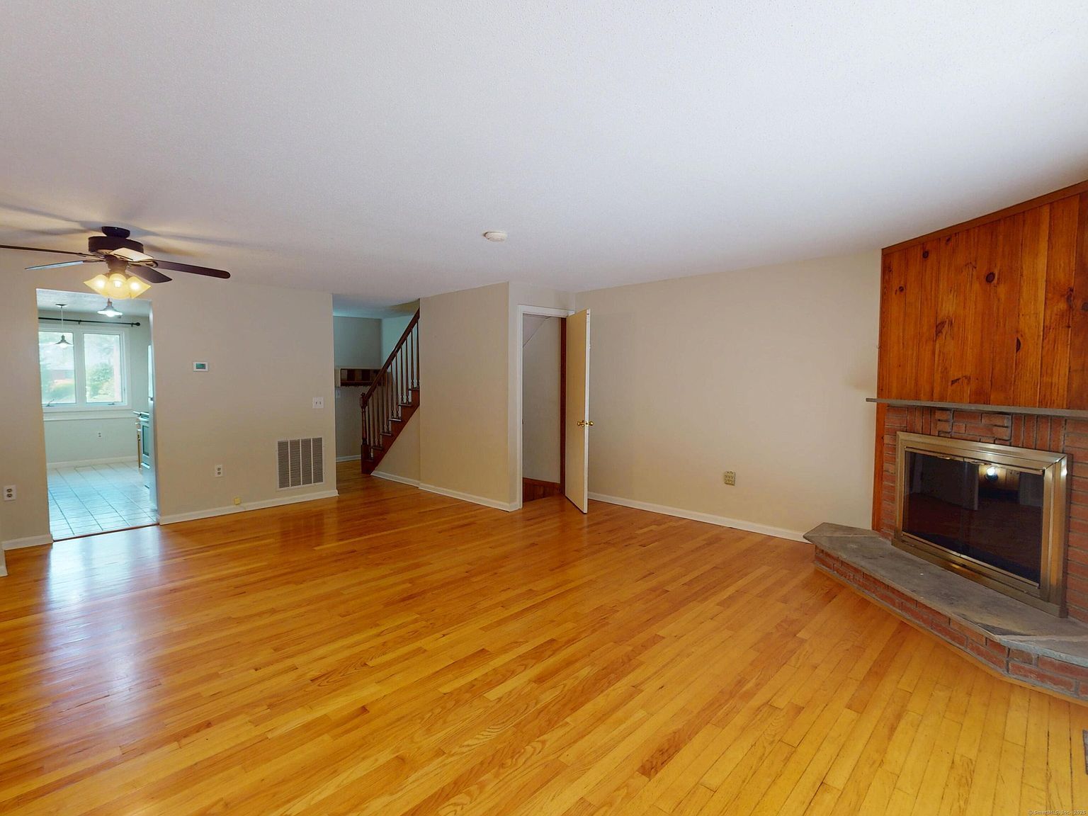 32 Upper Pattagansett Rd UNIT 8 East Lyme, CT 06333 - Thumbnail 4