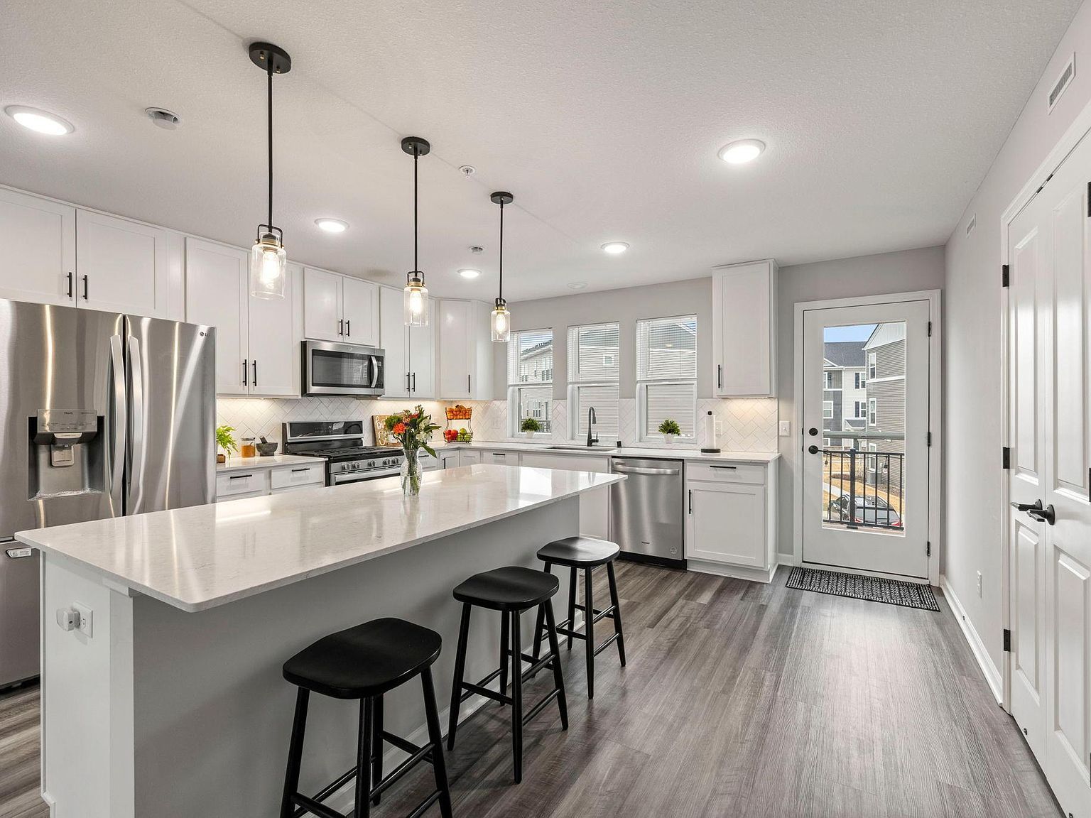 5882 156th St W Apple Valley, MN 55124 - Thumbnail 4