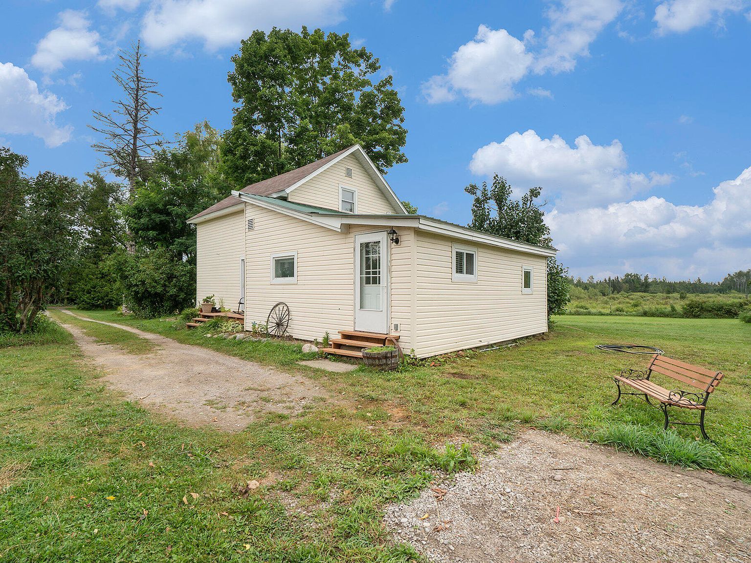 8598 Page Rd Cheboygan, MI 49721 - Thumbnail 4