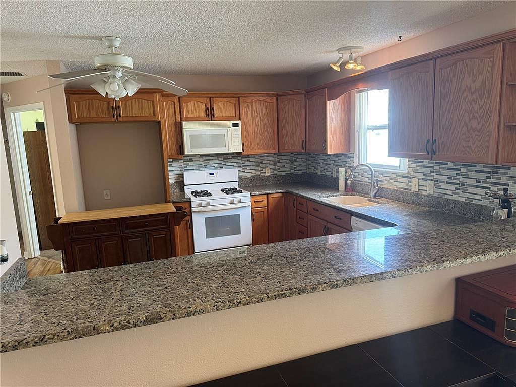 8932 SE 168th Sedgwick Pl The Villages, FL 32162 - Thumbnail 4