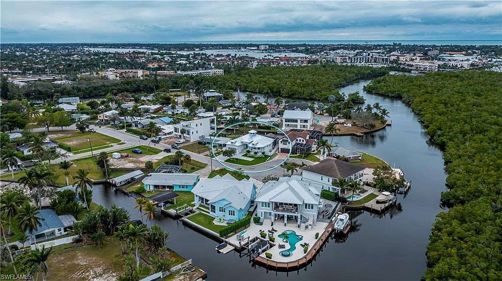 1794 Holiday Ln Naples, FL 34104 - Thumbnail 4