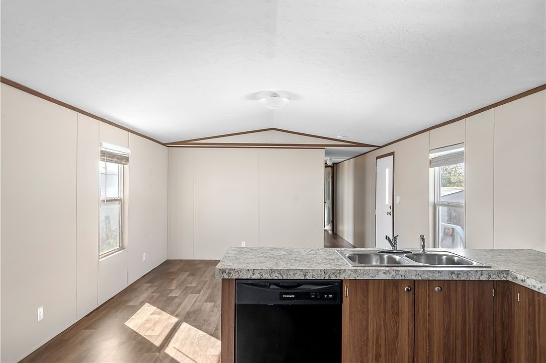 906 Sandy Beach Dr Bullhead City, AZ 86442 - Thumbnail 4