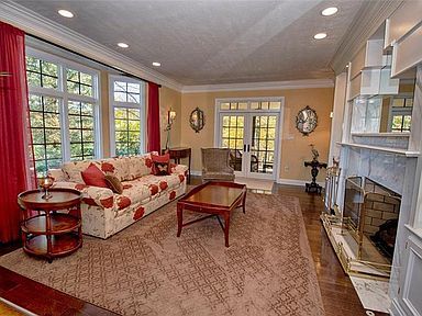 105 Lantern Cir, - Thumbnail 4