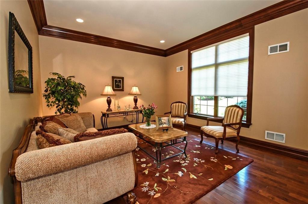 8050 Sherwood Dr - Thumbnail 4