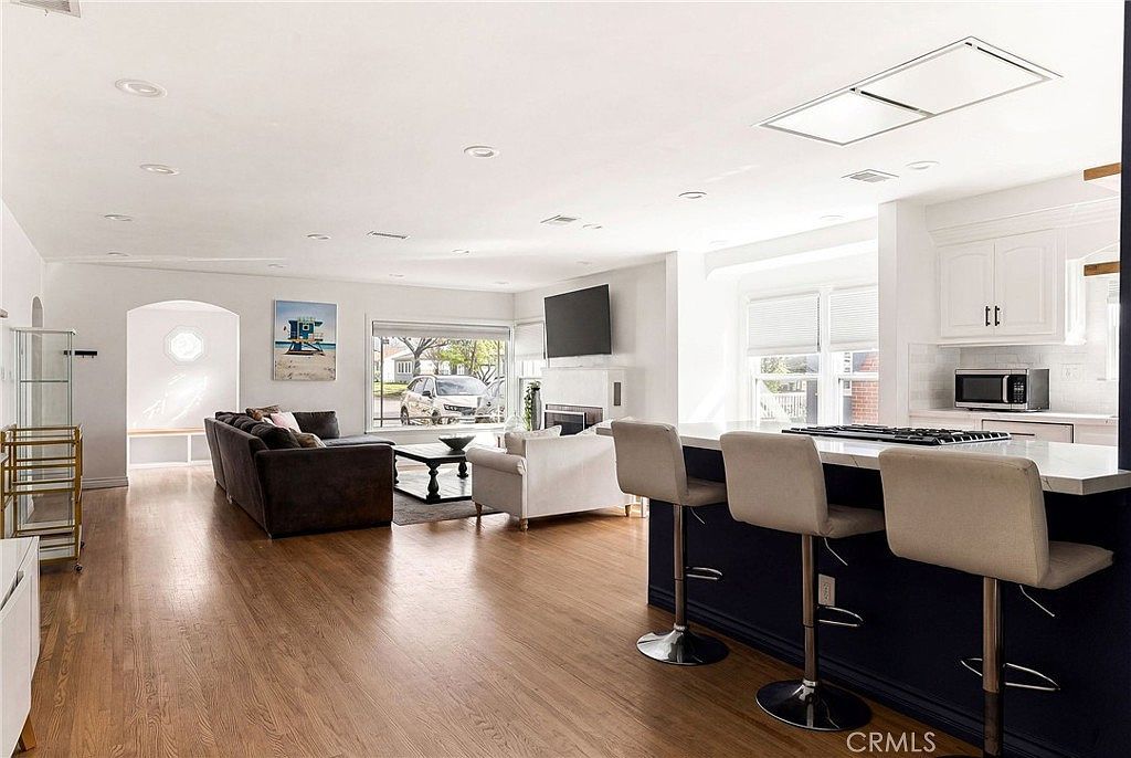 860 N Grand St Orange, CA 92867 - Thumbnail 4