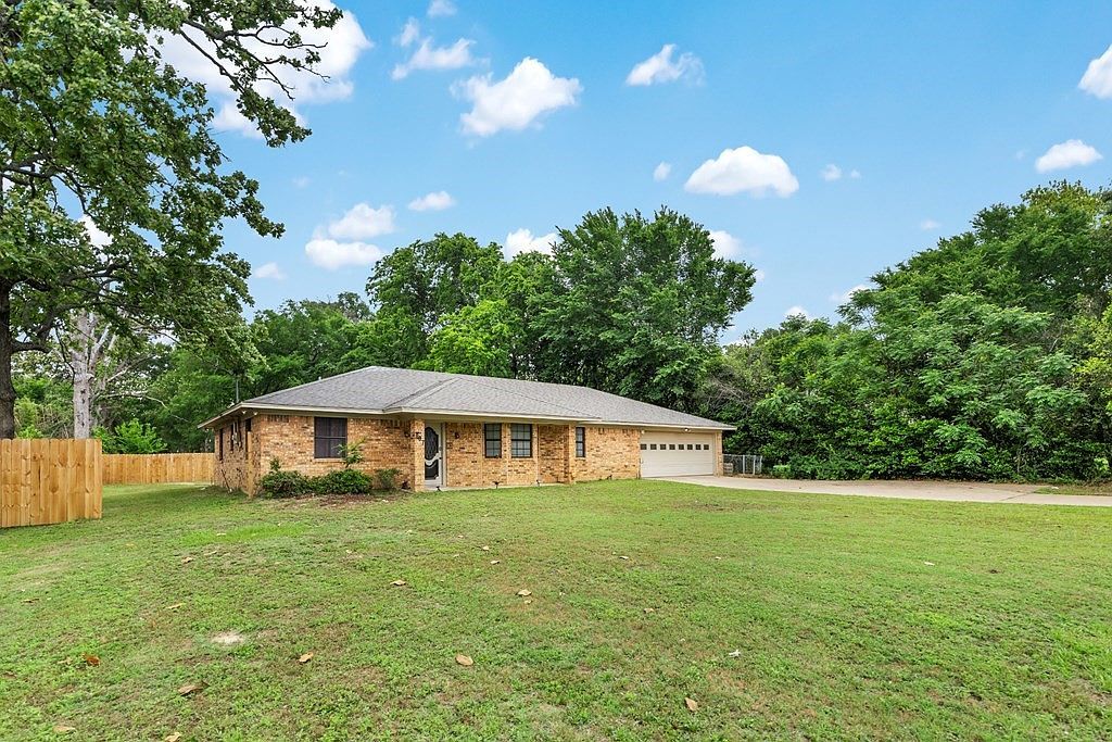 807 E College St Athens, TX 75751 - Thumbnail 4