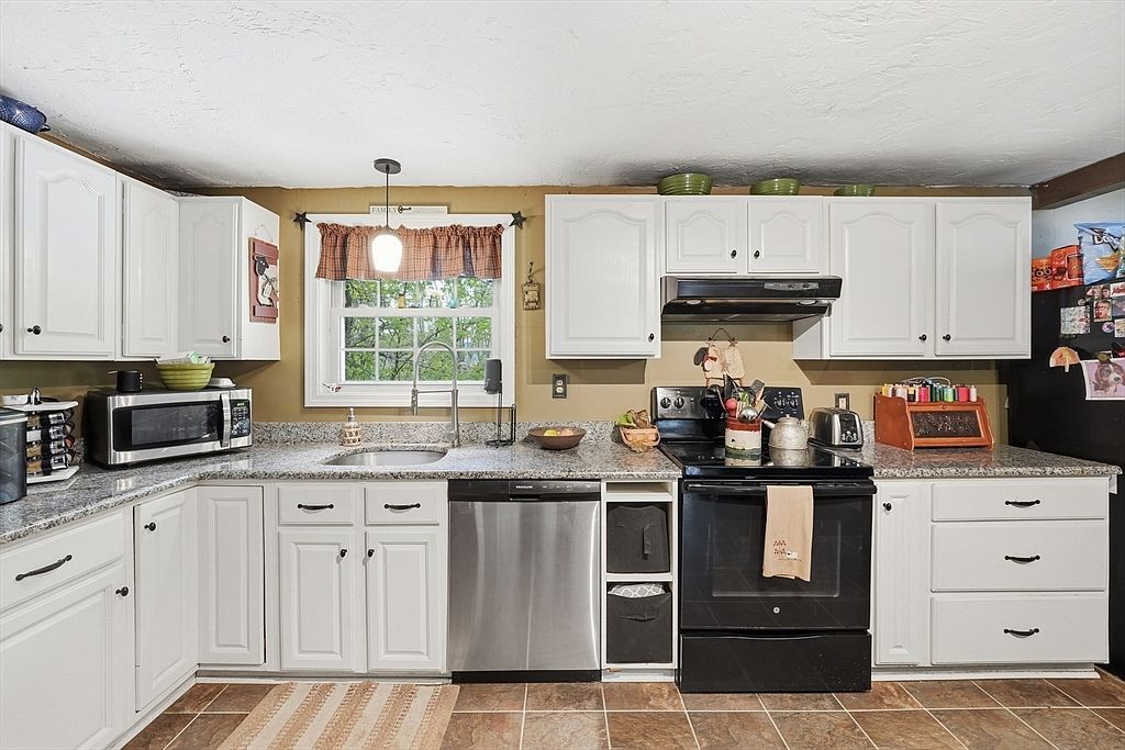 22 Birch St West Brookfield, MA 01585 - Thumbnail 4