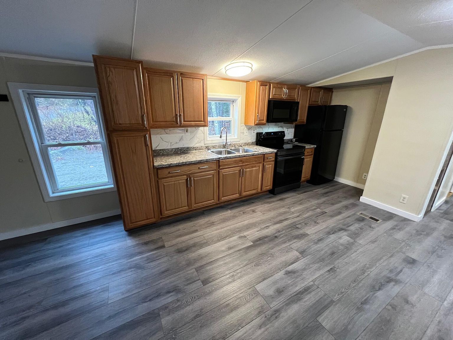 13 Sanford Ave Milo, ME 04463 - Thumbnail 4