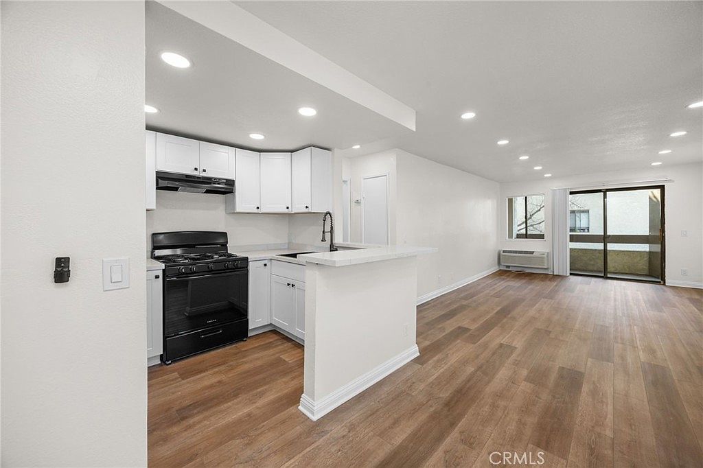 600 W 3rd St APT B205 Santa Ana, CA 92701 - Thumbnail 4