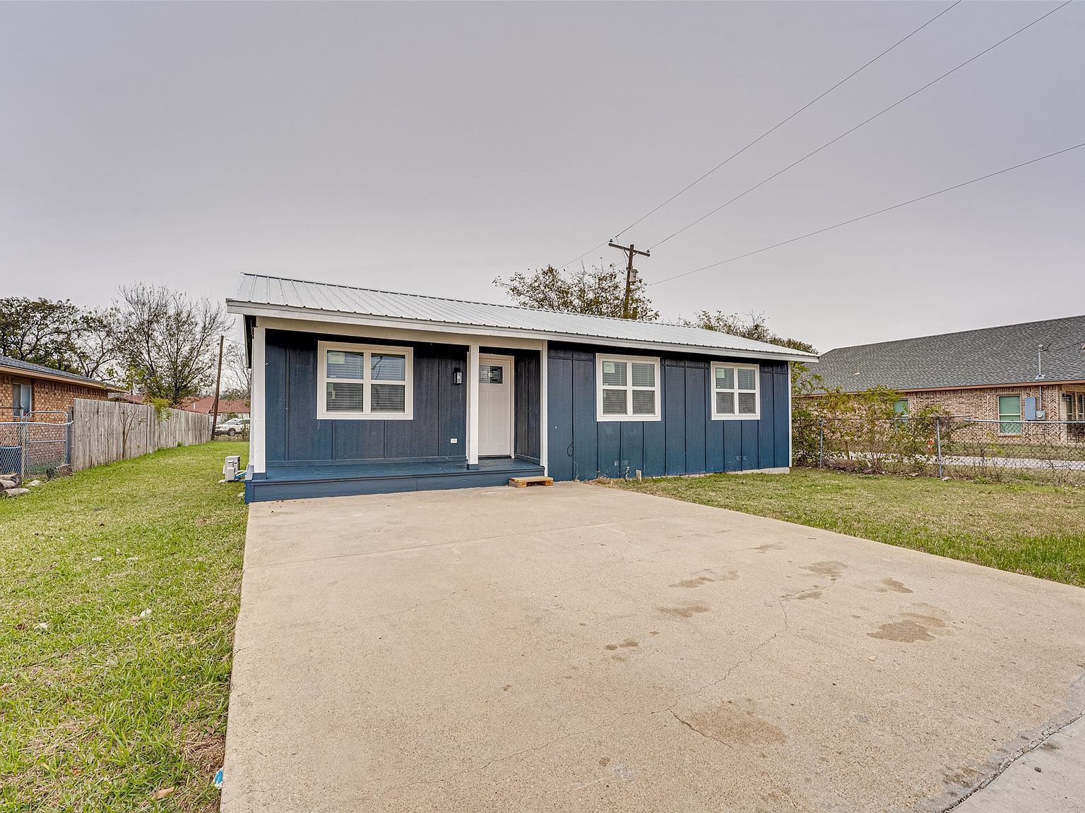 308 Avenue E Ennis, TX 75119 - Thumbnail 4