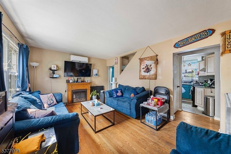 26 Edward Ct Clifton, NJ 07011 - Thumbnail 4