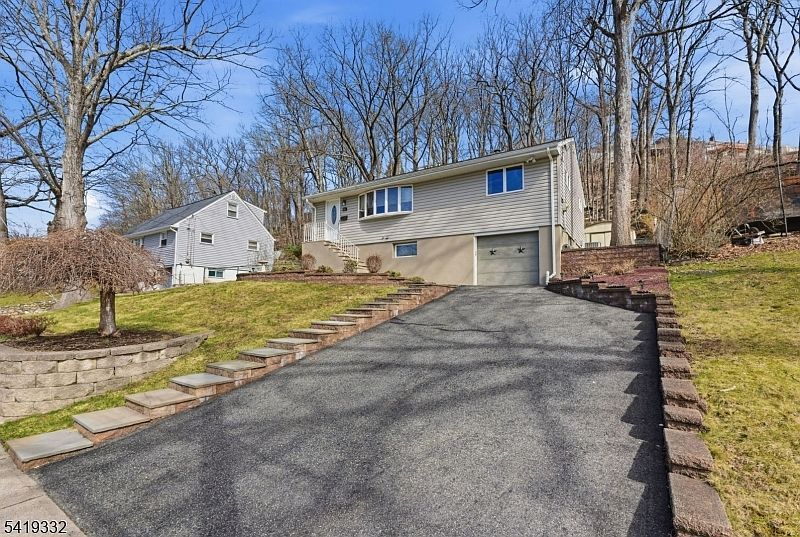 116 Rafkind Rd Bloomingdale, NJ 07403 - Thumbnail 4