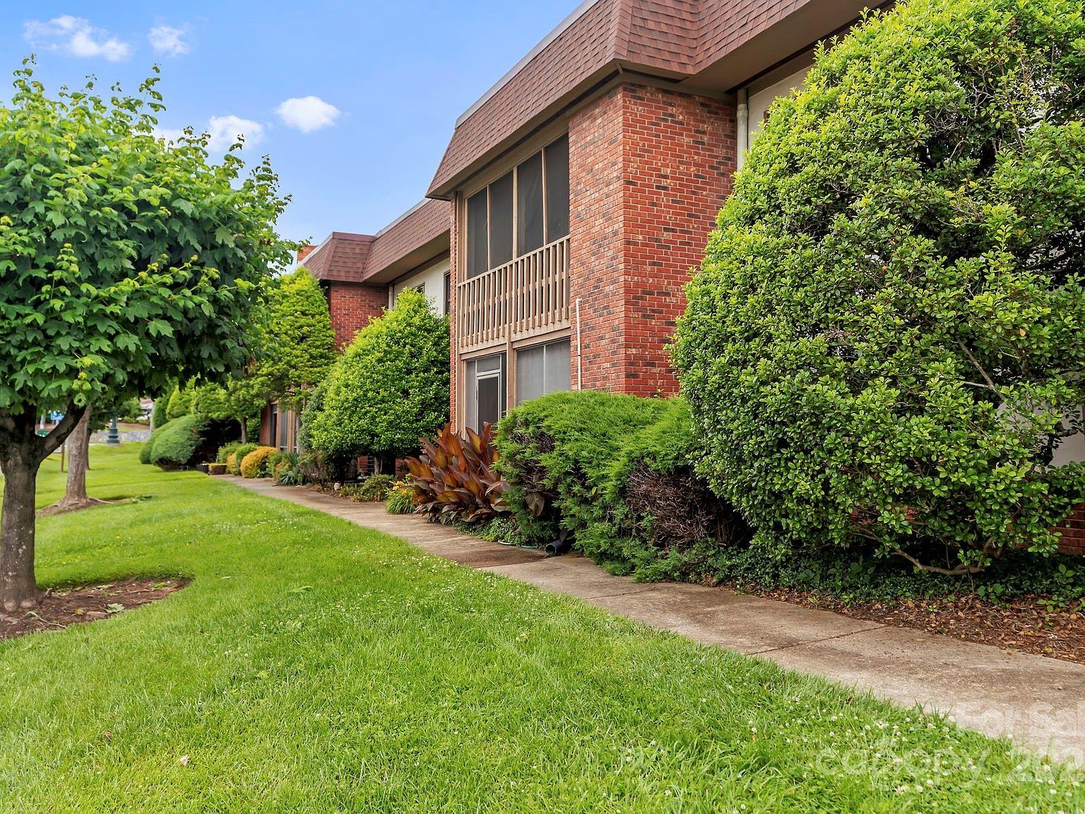 427 6th Ave W APT B8 Hendersonville, NC 28739 - Thumbnail 4