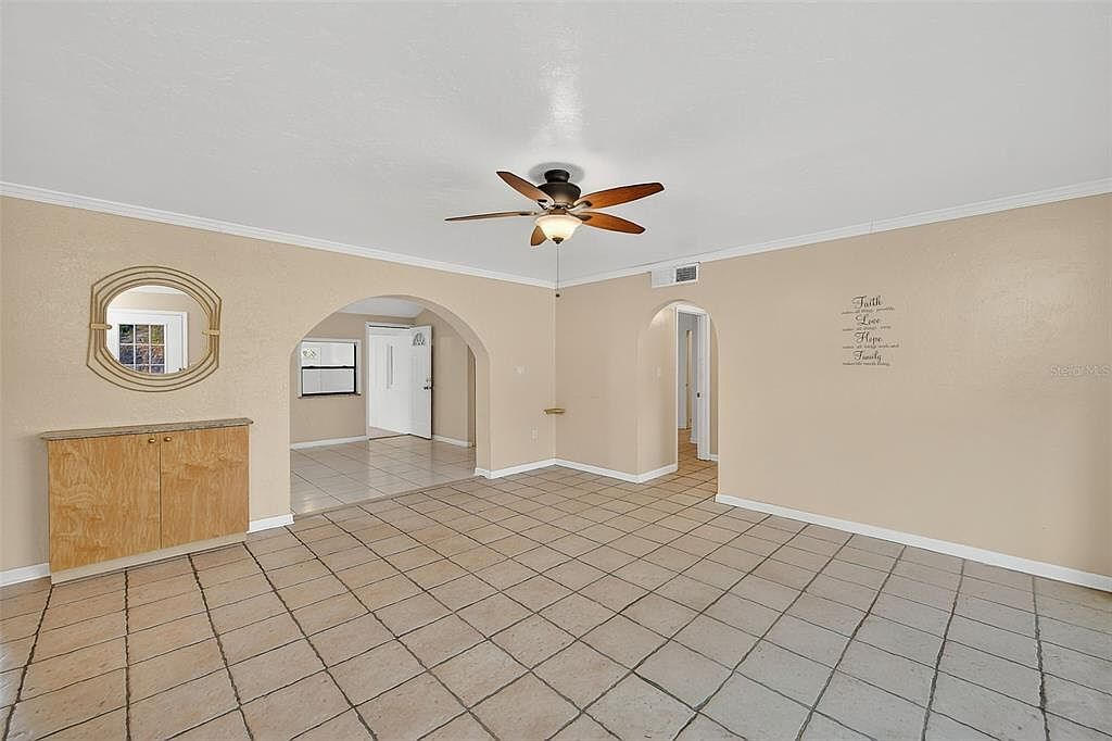 3946 Omega Cir Sarasota, FL 34235 - Thumbnail 4
