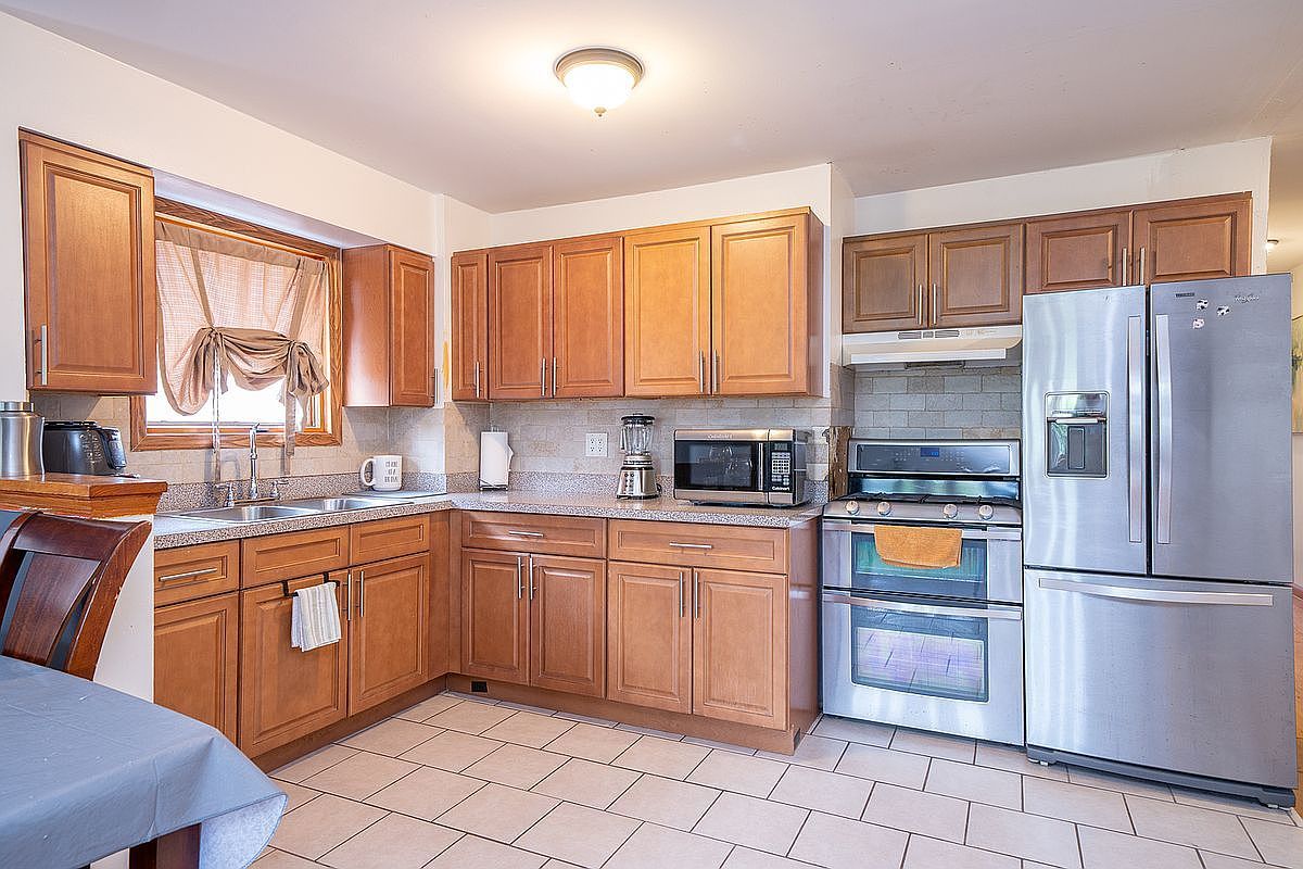 232 Emerson Ave FLOOR 1 Bronx, NY 10465 - Thumbnail 4