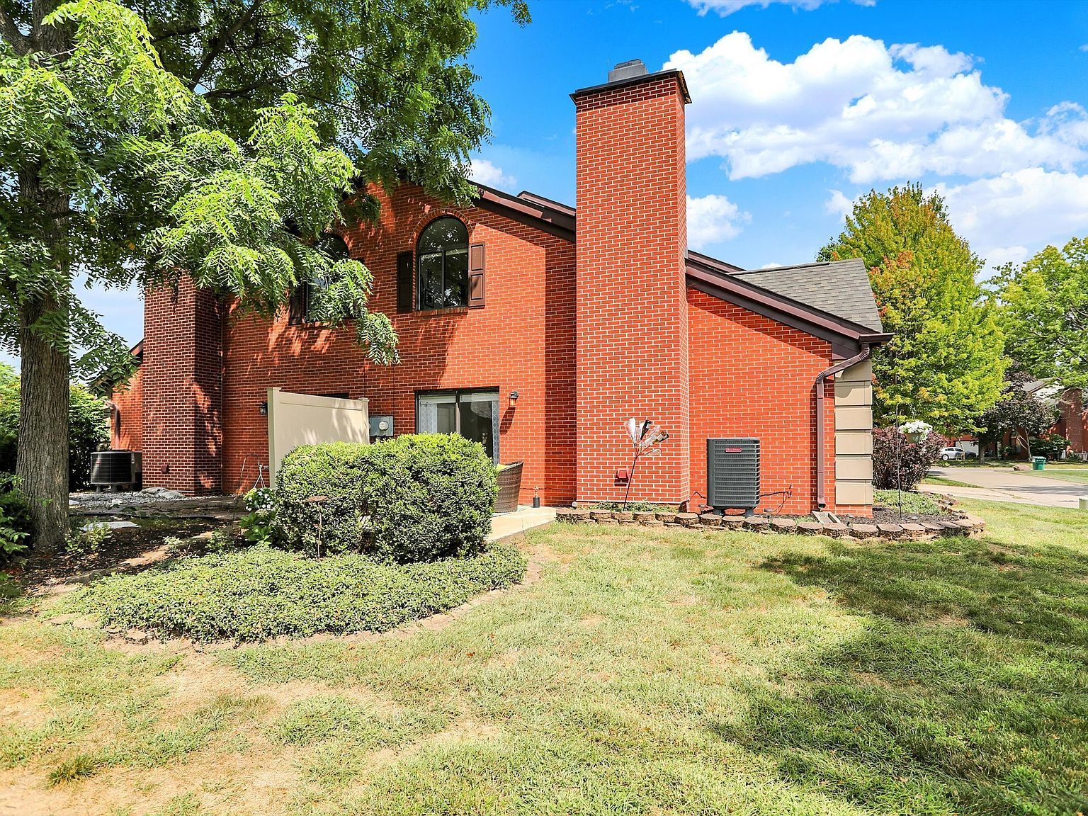 9394 Golden Leaf Way Indianapolis, IN 46260 - Thumbnail 4