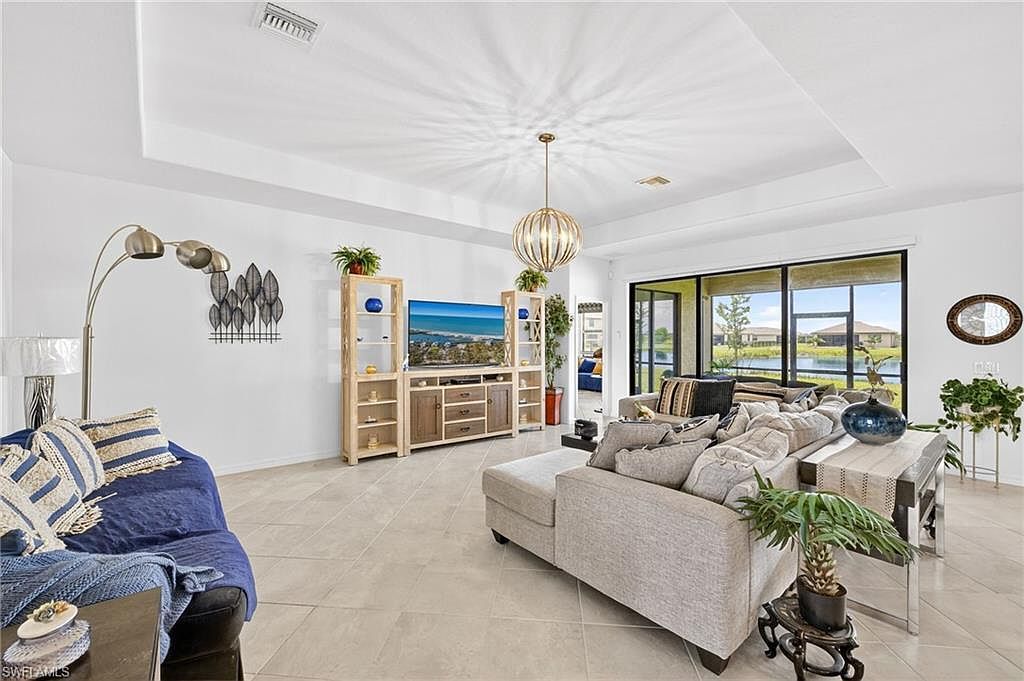 3335 Menores Way Fort Myers, FL 33905 - Thumbnail 4