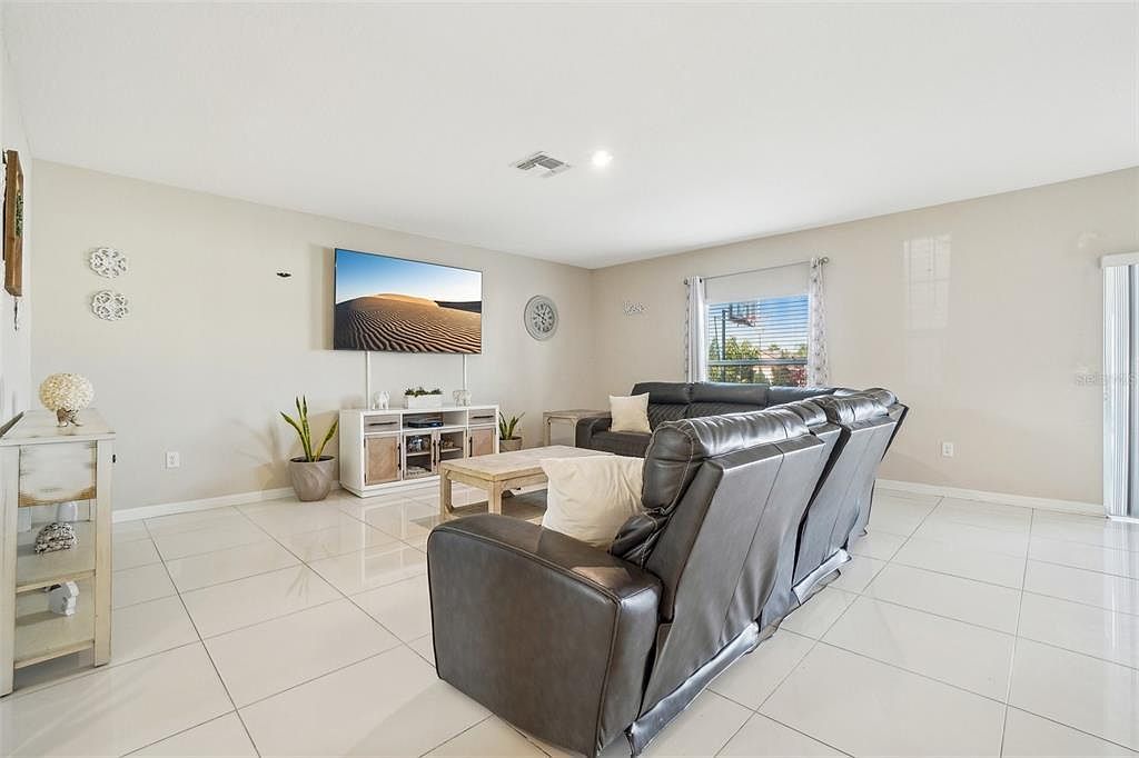 365 Quarry Rock Cir Kissimmee, FL 34758 - Thumbnail 4