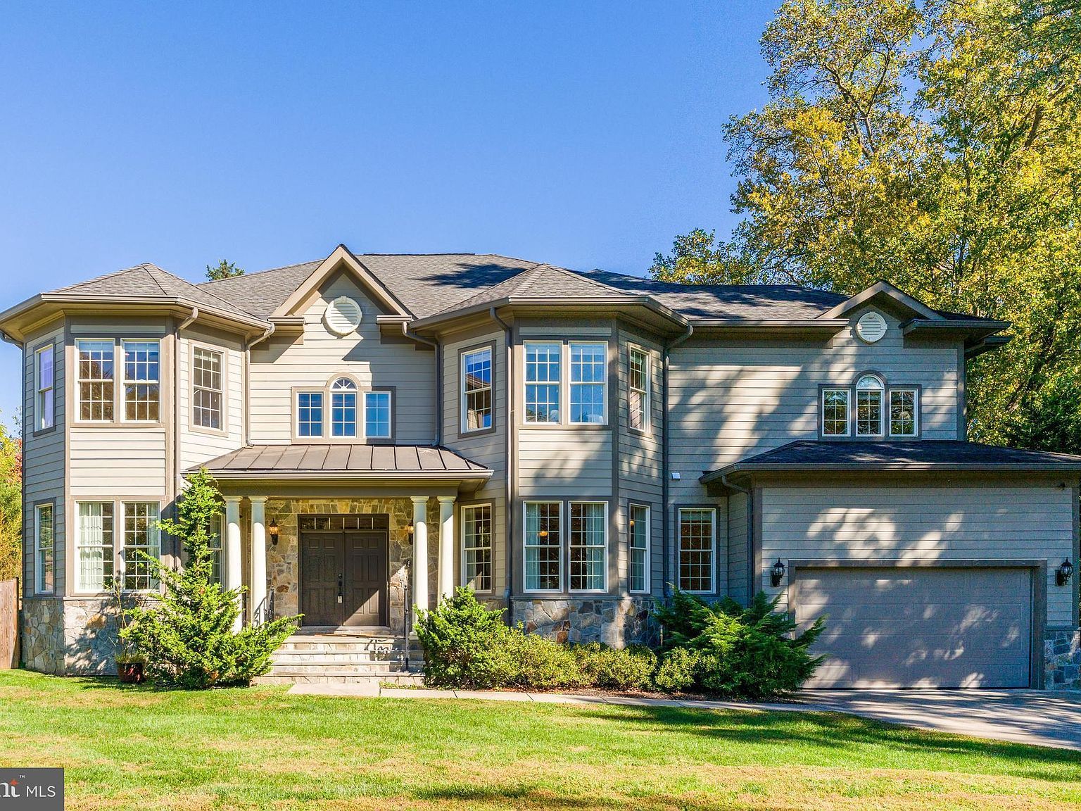 829 Golden Arrow St Great Falls, VA 22066 - Thumbnail 4