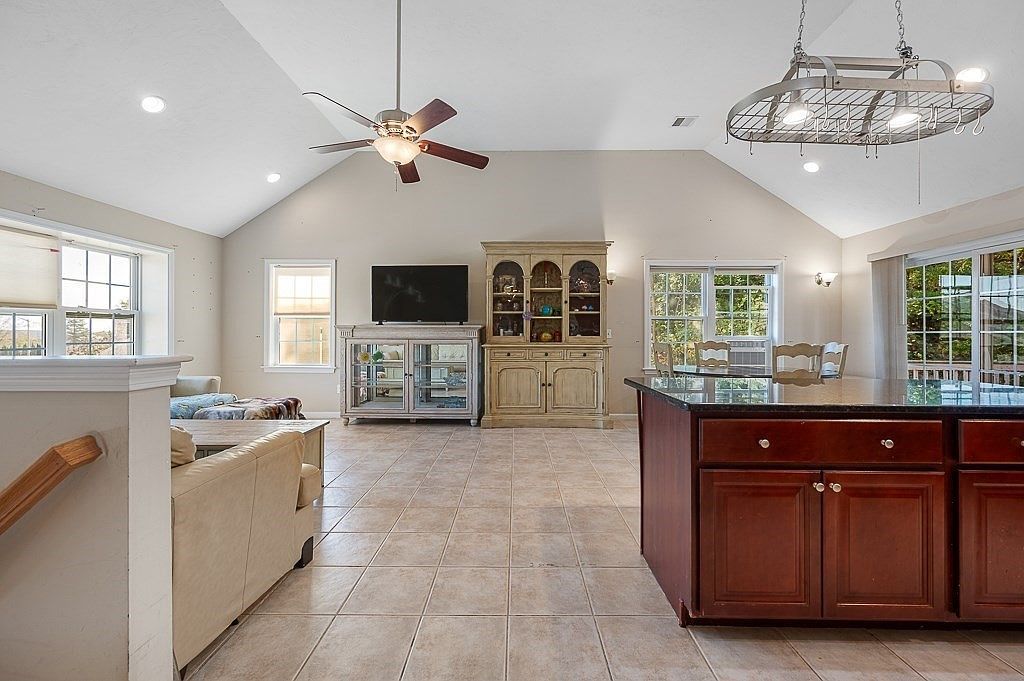 13 Fatima Ln Worcester, MA 01606 - Thumbnail 4