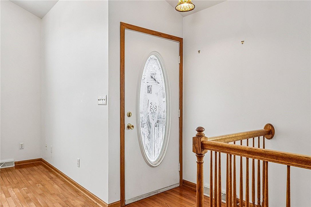 212 Pine St Zelienople, PA 16063 - Thumbnail 4