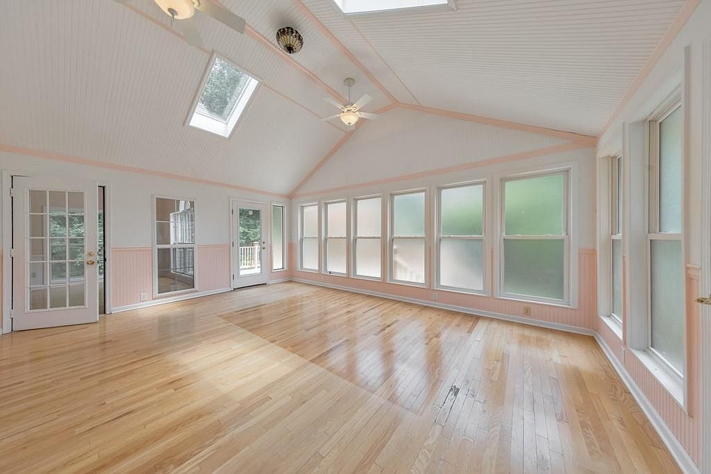 915 Chipley Ct Marietta, GA 30062 - Thumbnail 4